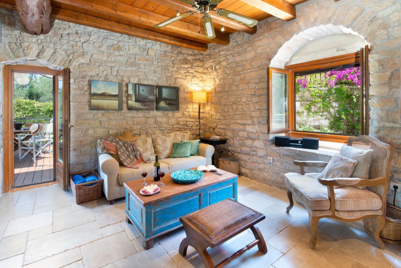 Kiparissi Villa Kourtaiika Bagian luar foto