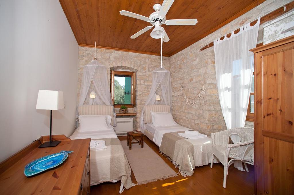 Kiparissi Villa Kourtaiika Bagian luar foto