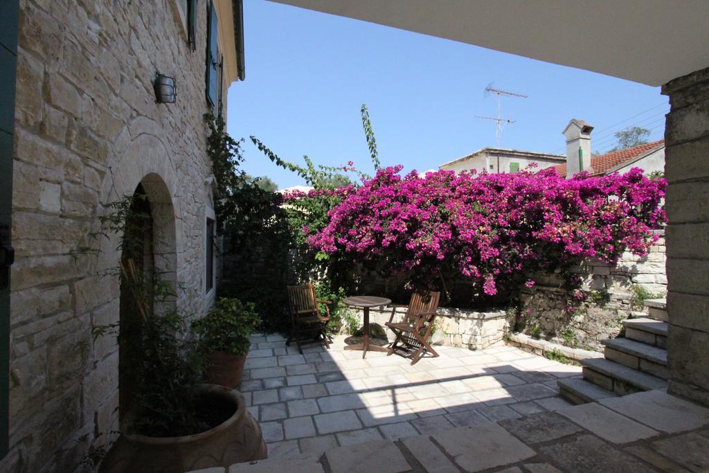 Kiparissi Villa Kourtaiika Bagian luar foto